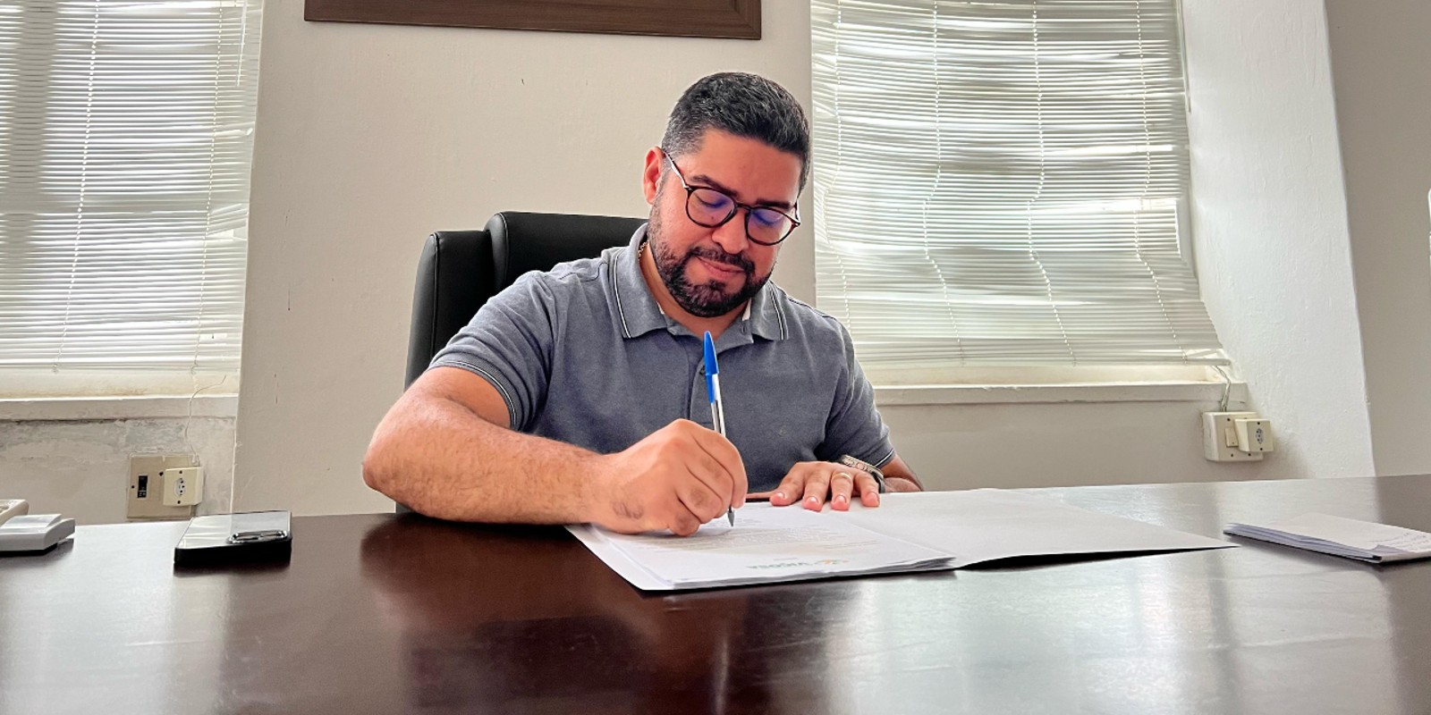 Prefeito de Viçosa assina ordem de serviço para revitalização dos galpões da feira livre