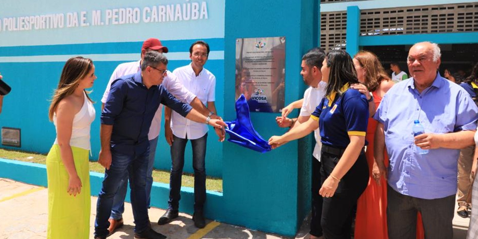 Prefeito inaugura reforma e ampliação de 2 escolas e 1 ginásio, em Viçosa